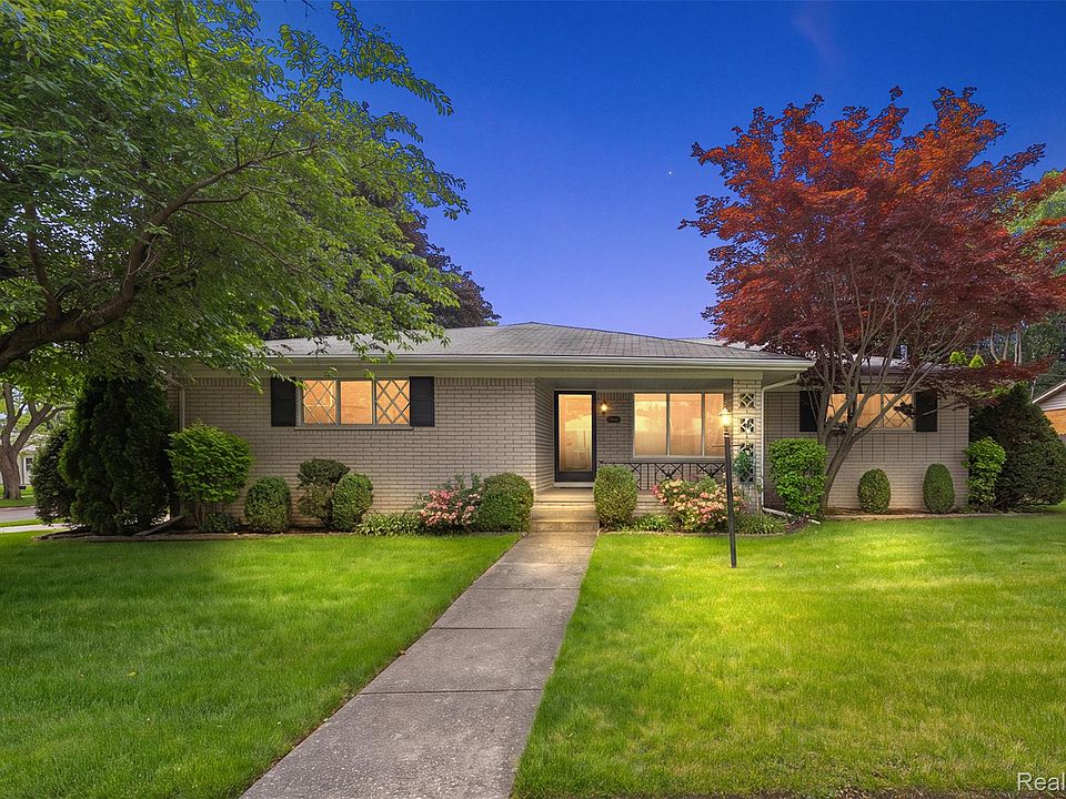 17048 Harbor Hill Dr, photo 2