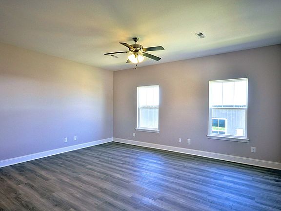 3rd image of 199 Bainbridge Dr Unit A