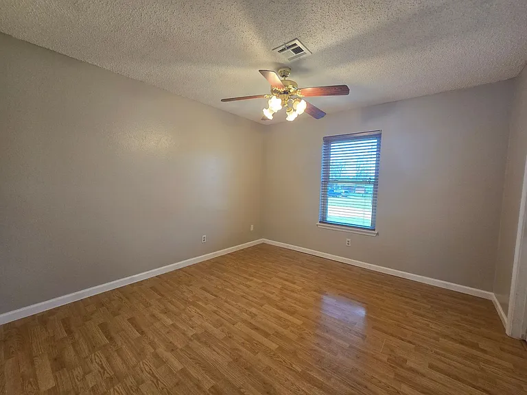 112 Thomas Blvd — Photo 21