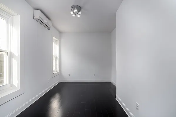 Rented by Imperial Property Advisers | media 13