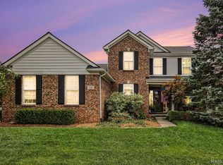 1188 Bellwood Ct, Oxford, MI 48371