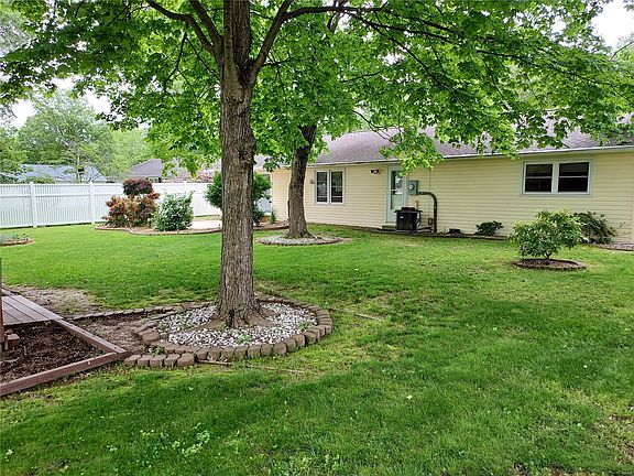 3rd image of 1403 Butternut Dr