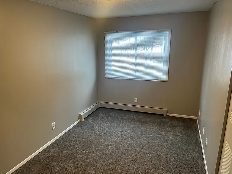 1725 Kenwood Ave — Photo 4
