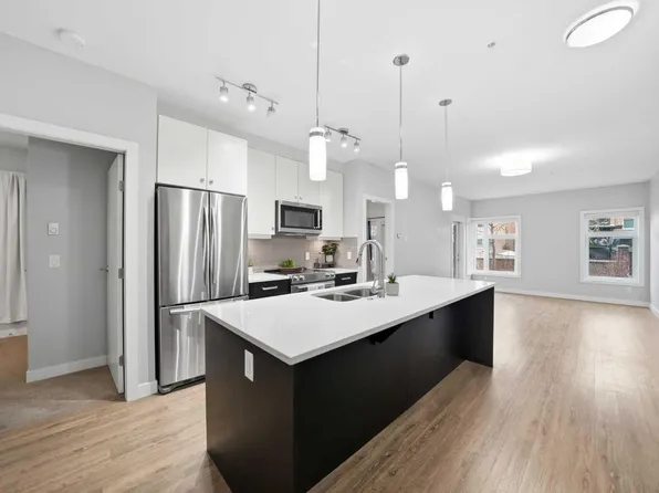 1720 10th St SW #107, Calgary, AB T2T 3E8