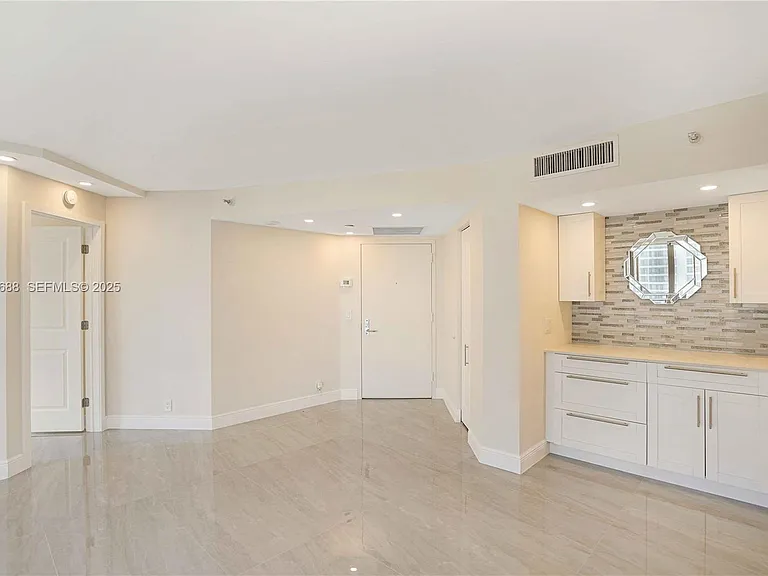 3500 Mystic Pointe Dr #1206 — Photo 32