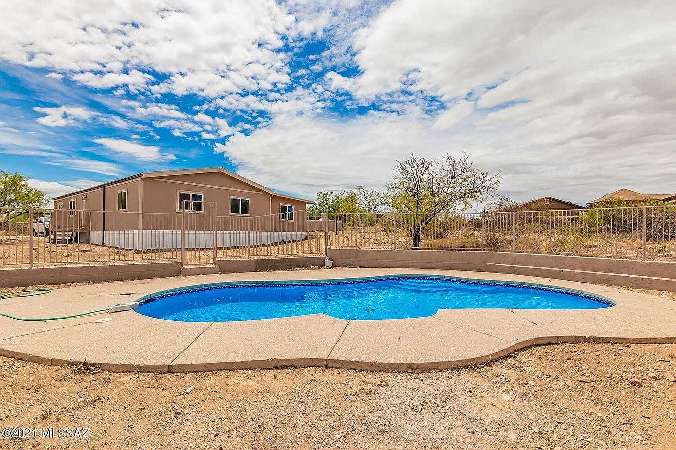 5 bed, 2016 sqft, $2,000 — Photo 1