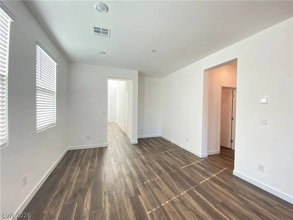 4 bed, 3.0 bath, 2160 sqft, $3,250 — Photo 4