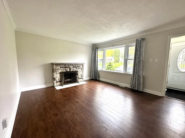 320 Brock St — Photo 7