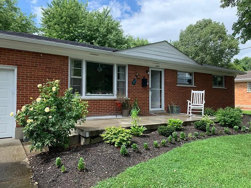 3 bed, 1.5 bath, 1600 sqft, $1,875 — Photo 1