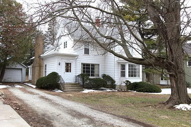 11805 Maple Ave photo 1