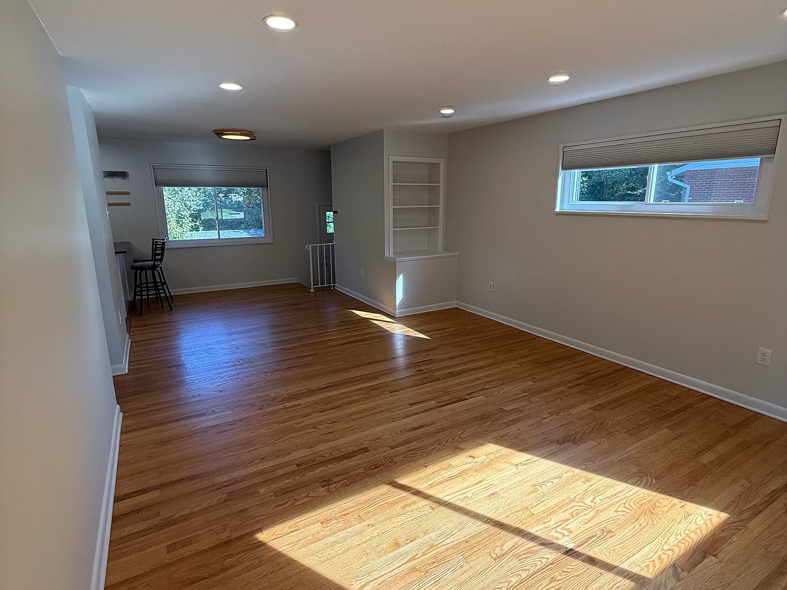 3 bed, 1.5 bath, 1904 sqft, $2,600 — Photo 3