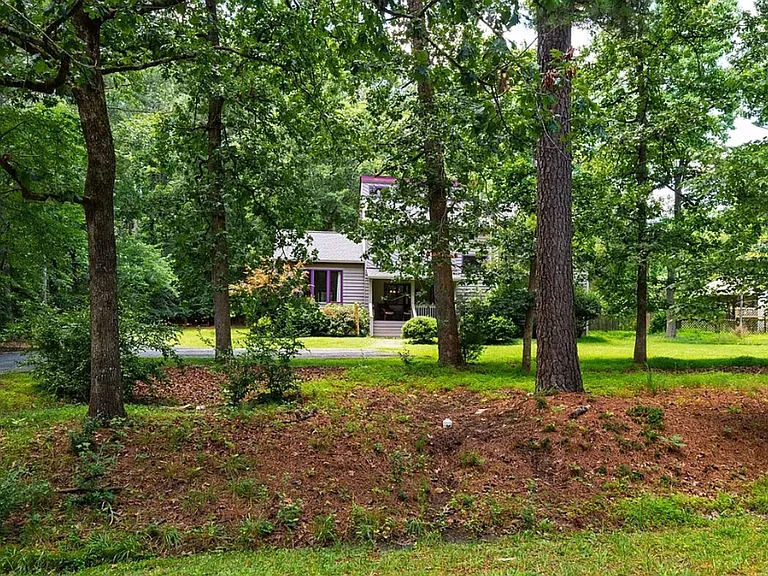 206 Lisa Dr — Photo 3
