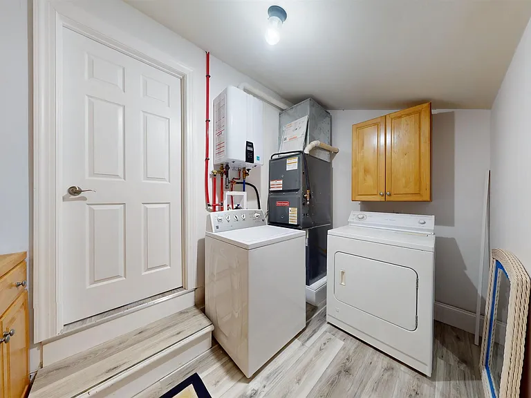 251 7th St S #1 — Photo 16