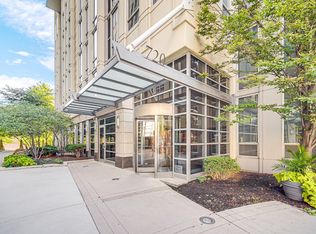 720 N Larrabee St APT 1611, Chicago, IL 60654