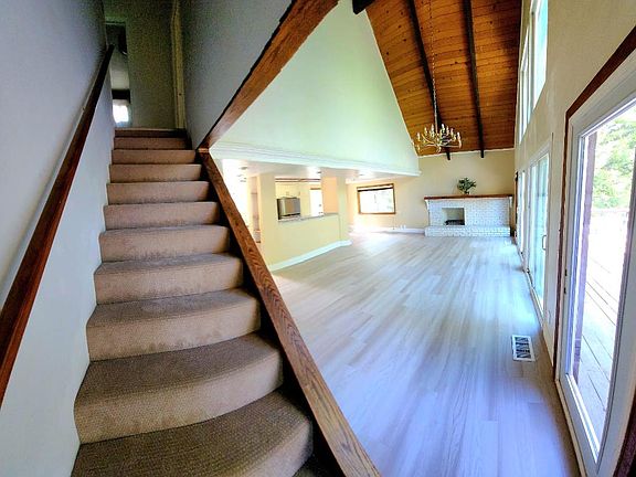 2nd image of 391 Klamath Dr