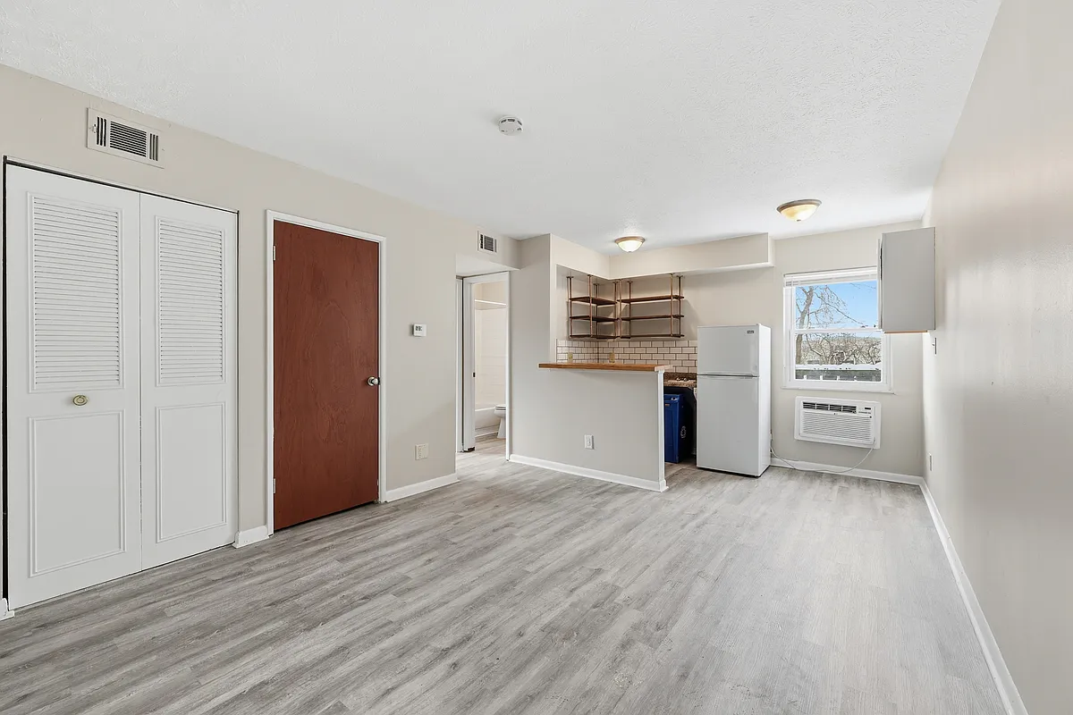 Family Room - 695 Riverview Dr #A1