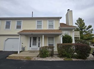 216 Whitewood Dr, Streamwood, IL 60107