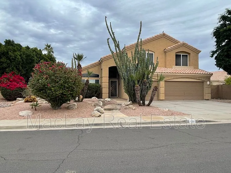5 bed, 3.0 bath, 3032 sqft, $2,995 — Photo 4