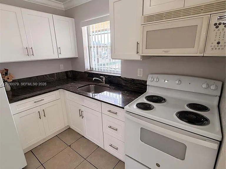 412 Lakeside Dr #223 — Photo 6