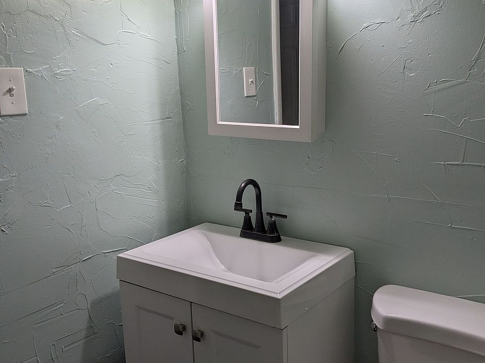 1st image of 946 Beaver Rd APT 4