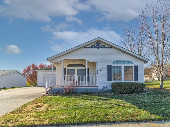 921 NE White Oaks Ln, Oak Grove, MO 64075