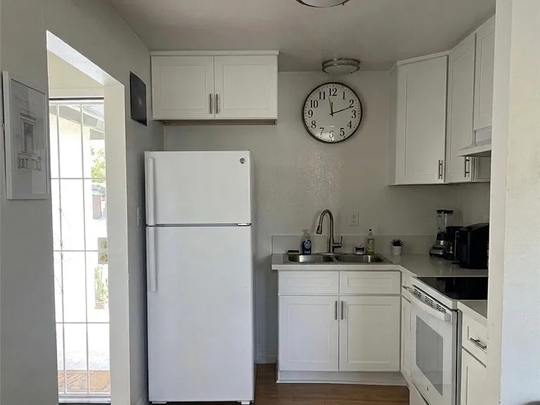 999 Valencia St #4 — Photo 5