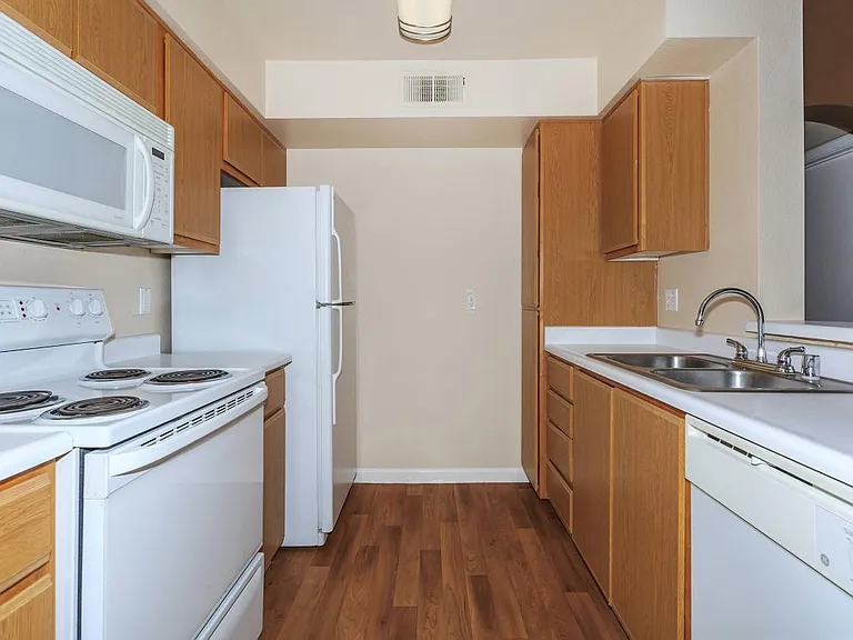 Cornerstone Apartments — Photo 9