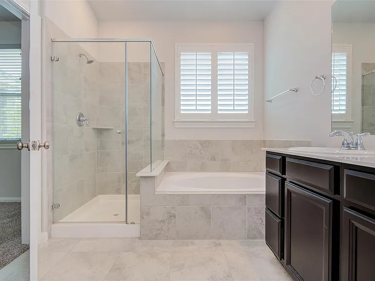 2425 Temple Crag Dr — Photo 18