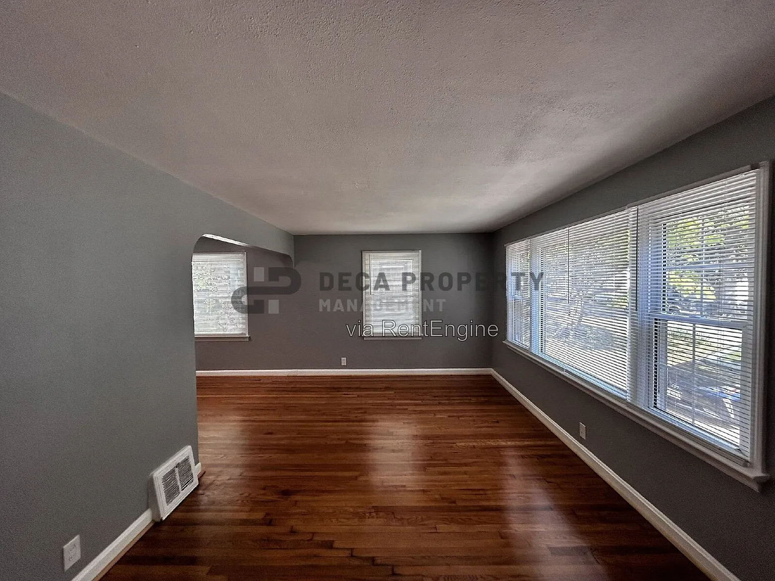 3 bed, 1.5 bath, 1152 sqft, $1,350 — Photo 2