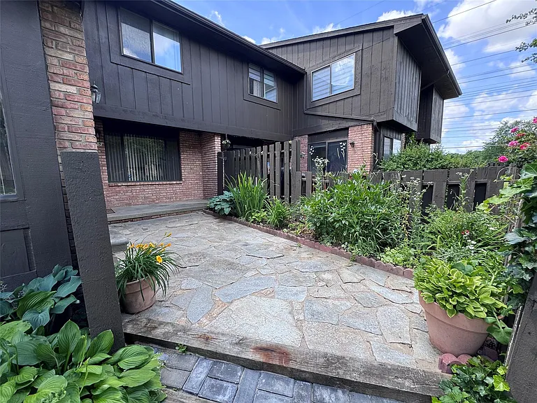 37313 Clubhouse Dr — Photo 3