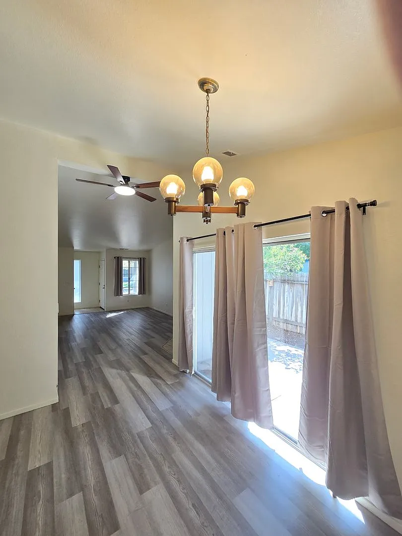 NV- 1275 Alicia Ct. — Photo 4