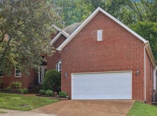 2332 Forest Lake Dr, Nashville, TN 37211