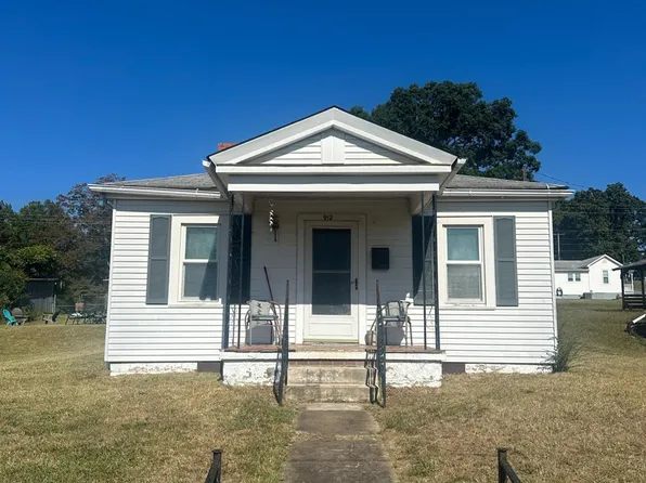 912 Park St, Altavista, VA 24517