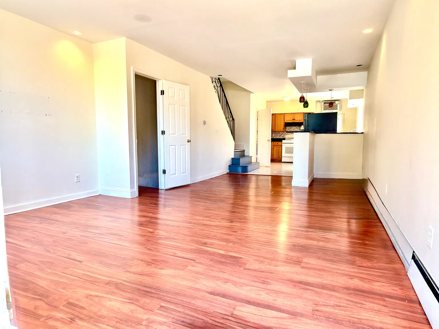 3 bed, 1.5 bath, 1280 sqft, $1,600 — Photo 3