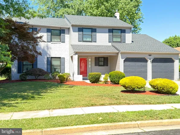 4 Dickens Ln, Mount Laurel, NJ 08054