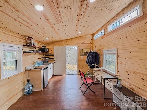 3rd image of 175 Broken Bow Rdg