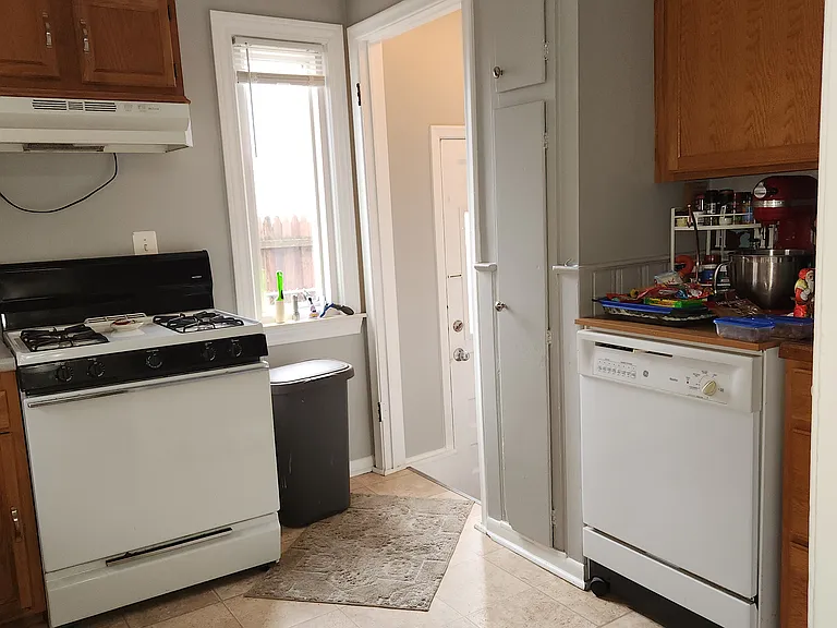214 Potter Ave #214 — Photo 6