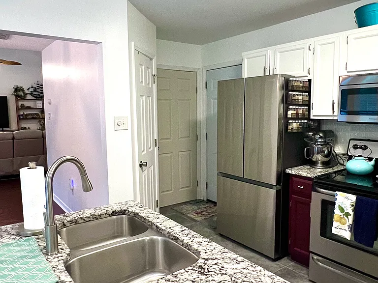 229 Howard Cir — Photo 2