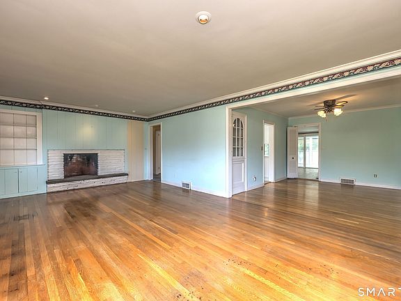 5th image of 136 Hawthorne Drive
