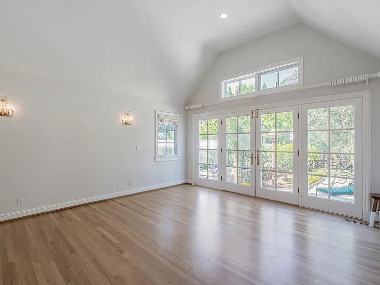 13621 Burke Rd — Photo 11
