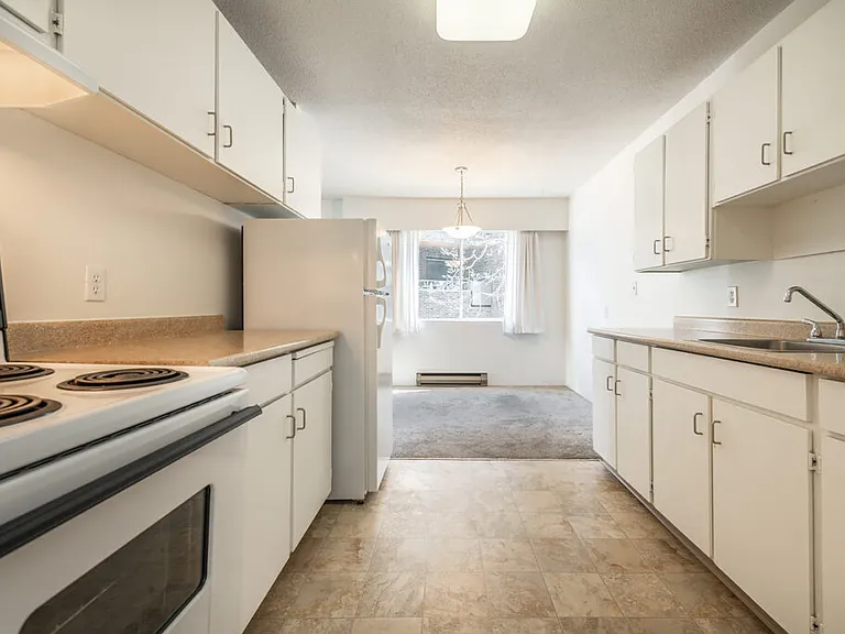 2230 Cadboro Bay Rd #308 — Photo 17