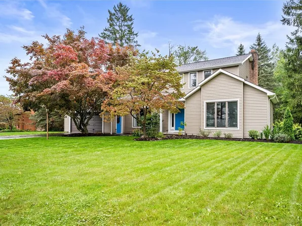 31 Pine Brook Cir, Penfield, NY 14526