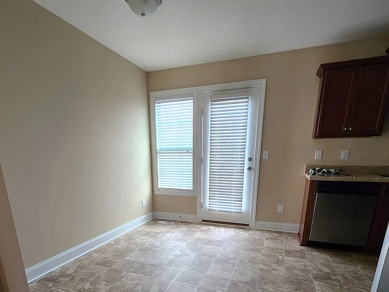 21 Hunters Point Ct — Photo 3