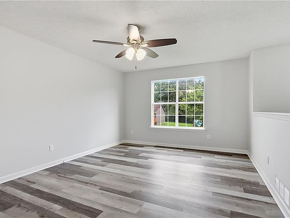 3rd image of 128 Ravenwood Ln