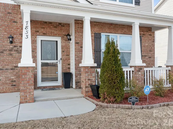 7833 Stonehouse Dr, Gastonia, NC 28056