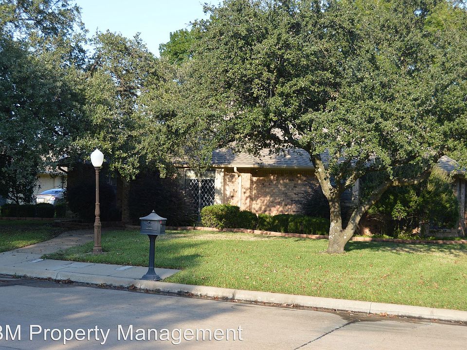 1st image of 2504 Saint Andrews Dr