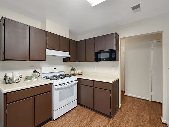 2nd image of 1400 Eisenhower Cir #1494A304