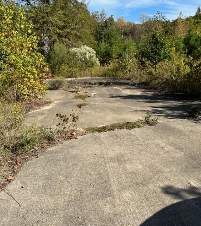 2nd image of 676 19th Ave W
