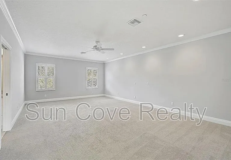 854 Macewen Dr — Photo 35