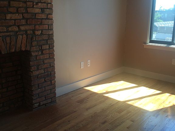 3rd image of 113 Vernon Ave APT 2